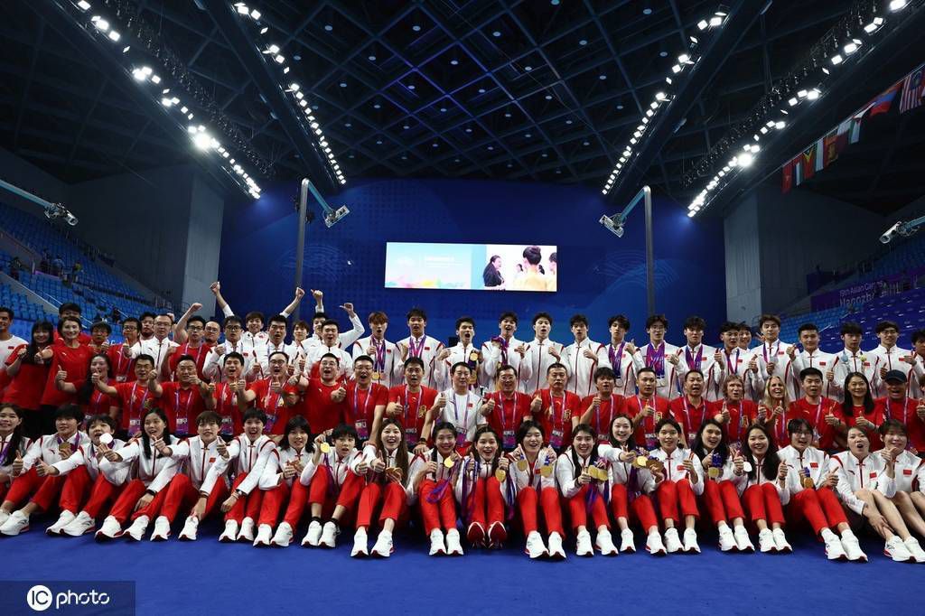 第48分钟，热那亚前场发动进攻，艾库班禁区内头球摆渡，古德蒙德森跟进凌空垫射破门，热那亚扳平，1-1！